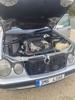 Mercedes E 290TD - 6