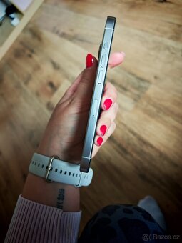 iPhone 15 PRO bílý Titan 128GB - 6