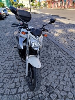 Yamaha XJ6 - 6