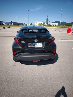 Toyota C-HR 1.8 Hybrid E-CVT rok 2021 - 6