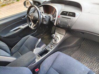 Prodám Honda Civic,1.8 benzín,103 kW,automat - 6
