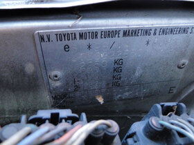 Toyota Avensis Verso nafta 2,0 85kW manuál 7 míst - 6