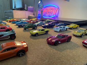 Hot Wheels sbírka aut (roky 2008-2018) - 6