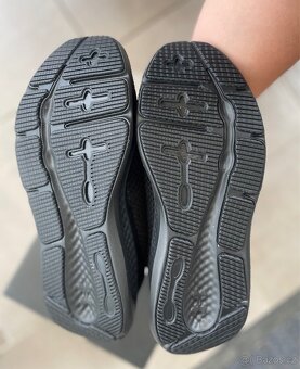 Dámské sportovní tenisky Under Armour 39 - 6