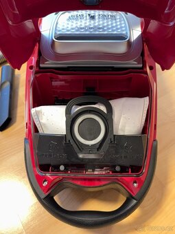 vysavač Rowenta RO7473EA Silence Force Allergy+ - 6