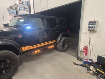 Ford Bronco - 6