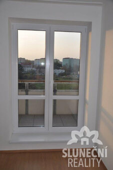 Pronájem bytu 1+kk s vyhrazeným parkovacím stáním, 31 m², Uh - 6