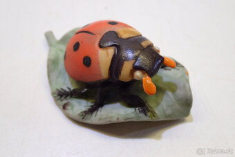 Beruška na listu - Royal Dux  - 6