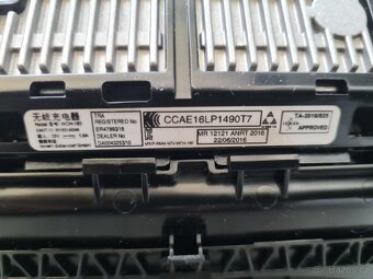 Bezdrátové nabíjení telefonu pro Škoda Octavia 3 - 6