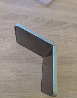 Samsung galaxy z flip6 - 6