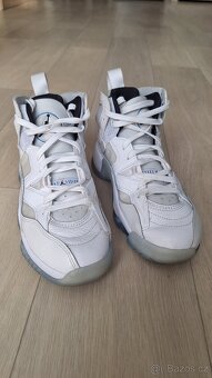 Air Jordan Jumpman Two Trey - 6