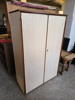 Bytový nábytek, skříně, stoly, komody , doplňky - 6