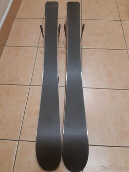 Komplet sjezdové lyže Wolkl a lyžáky Rossignol - 6