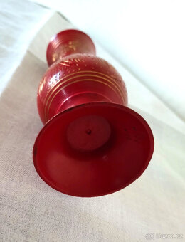 červená mosazná rytá vázička - ruční práce - 6