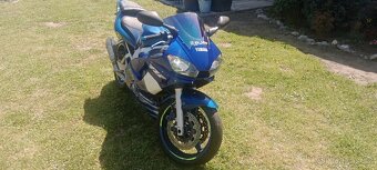 Yamaha R6 - 6