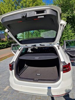 VW Passat Variant 4Motion R-Line / DSG / Perleťová barva - 6