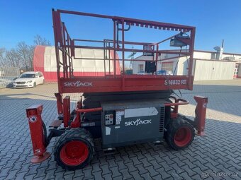 TERÉNNÍ NŮŽKOVÁ PLOŠINA SKYJACK 12 M - 6