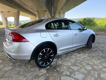 Volvo S60 D4 AWD Cross Country (5-válec) - 6