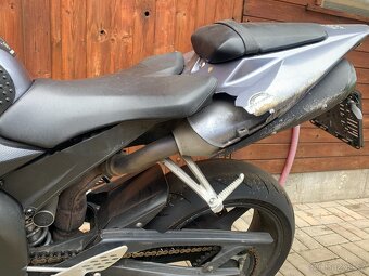 Yamaha YZF R1 - 6