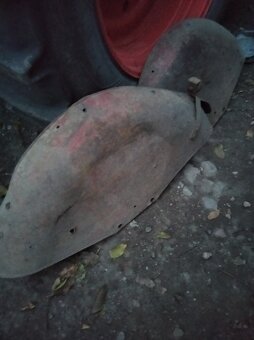 Prodám blatníky na ZETOR25N-lízatka-4000,- - 6