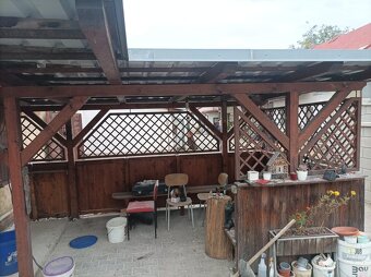 Starší dřevěná pergola - 6