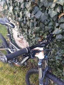Horské kolo SPECIALIZED 26". - 6