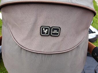 Kombinovatelný kočárek a přenosné sedačky pro děti - 6