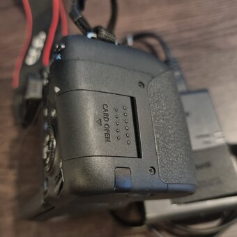 Canon EOS 77D - 6