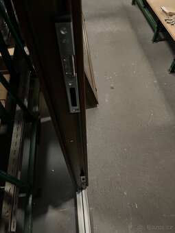 KRÁSNÉ 6TI KOMOROVÉ PLASTOVÉ DVOUKŘÍDLÉ VCHODOVÉ DVEŘE OŘECH - 6