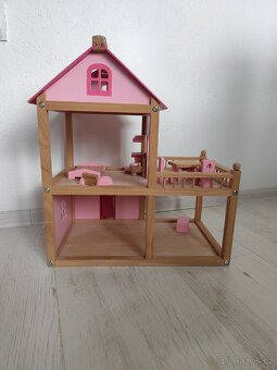 Dřevěný domeček pro panenky. - 6