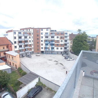 Pronájem bytu 1+KK s balkonem a terasou Plzeň - Slovany, uli - 6