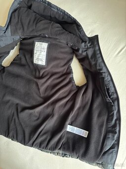 Prodám chlapeckou zimní bundu s kapucou plus vestu M&S - 6