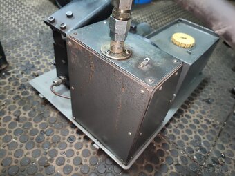 Nožní pumpa hydraulická z vojenského lisu - 6