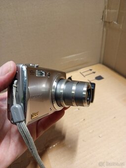FUJIFILM. FINEPIX F80 EXR - 6