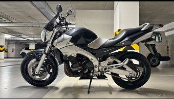 Suzuki GSR 600 - 6