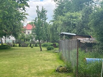 Prodej stavební parcely se stromy u jezera 896m2 - 6