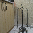 RUČNĚ KOVANÝ STOJAN KE KRBU S NÁŘADÍM - 6