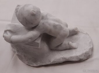Socha nebo soška "Chlapec s knihou"sochař Julius Pelikán - 6