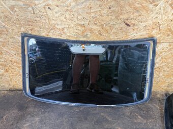ZADNÍ ZATMAVENÉ OKNO BMW E90 - 6