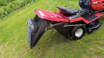 zahradní traktor MTD - 6
