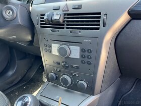 Opel Astra H , pouze náhradní díly. barva Z 157 - 6