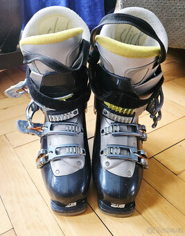 Kompletní lyžařský set (lyže, boty, hole) - 6