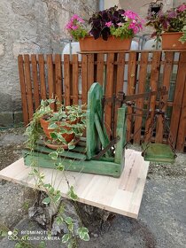 Váha, květinový stolek - 6