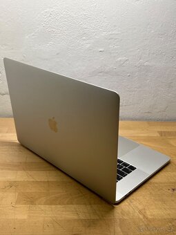 MacBook Pro 15” 2019/16GB RAM/Intel i7/256GB SSD/ Záruka - 6