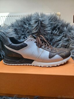Louis Vuitton- Run Away Sneakers velikost 44,5 - 6