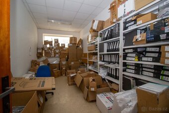 Pronájem kancelářského zázemí se sklady – 292 m² - 6
