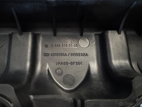 Mercedes Benz víko ventilů nové - 6