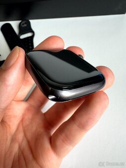 Apple Watch Series 5 - 44mm - Nike Vesrmírně šedý hliník - 6