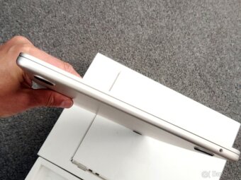 MacBook Air 13 palců M2 8 GB RAM 256 SSD TOP STAV jako nový - 6