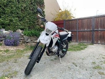 YAMAHA XT125X - 6